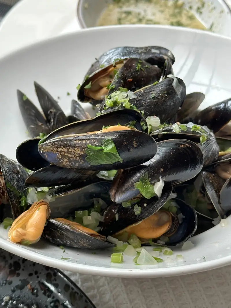 A bowl of steamed mussels